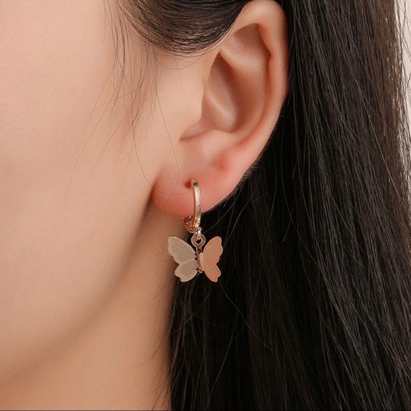 🦋 NEW Butterfly Golden Earrings Trendy - Picture 2 of 2
